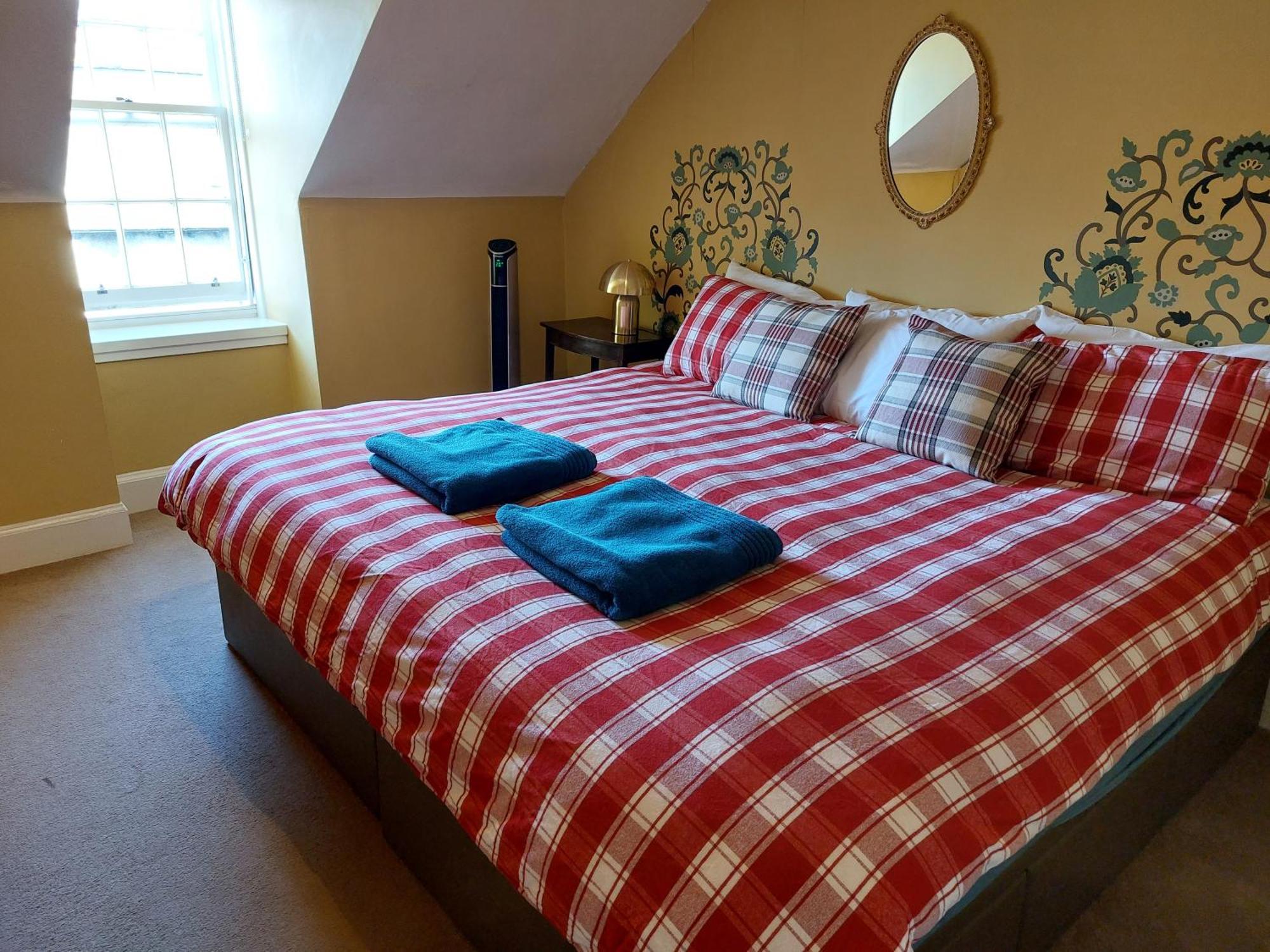 Stunning 5Br Royal Mile Penthouse Apartment Edinburgh Bagian luar foto